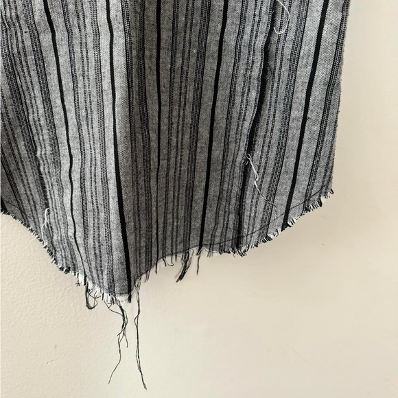 Zulu and Zephyr women’s size small linen tank black and gray stripe - Picture 3 of 4